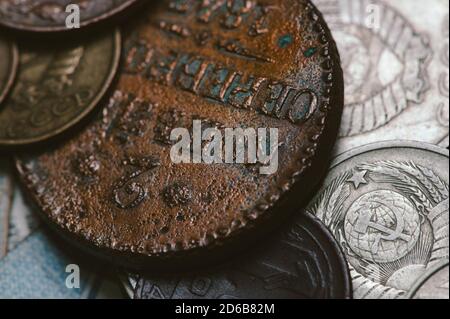 Eine Handvoll alte russische Münzen Stockfoto