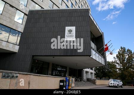 Oktober 2020, London, Ontario, Kanada. Rathaus vor dem Eingang, 300 Dufferin Ave. Luke Durda/Alamy Stockfoto