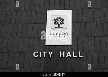 Oktober 2020, London, Ontario, Kanada. Rathaus vor dem Eingang, 300 Dufferin Ave. Luke Durda/Alamy Stockfoto