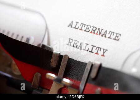 Alternative Realität Phrase mit einer Schreibmaschine geschrieben. Stockfoto