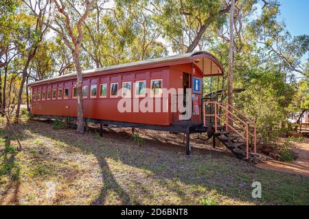 Undara Volcanic National Park, Queensland, Australien - Juni 2020: Touristeninformationszentrum in Vintage-Zugkutsche Stockfoto