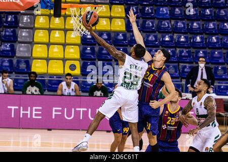 eifer Sykes von Panathinaikos OPAP und Kyle Kuric vom FC Barcelona während des EuroLeague-Basketballspiels der Turkish Airlines zwischen dem FC Barcelona und Pan Stockfoto