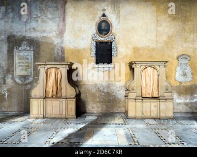 Beichtstühle in der Basilika Santa Sabina auf dem Aventin - Rom, Italien Stockfoto