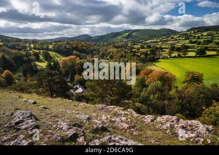 Der Leete-Pfad im Loggerheads Country Park, Denbighshire, North Wales Großbritannien. Stockfoto