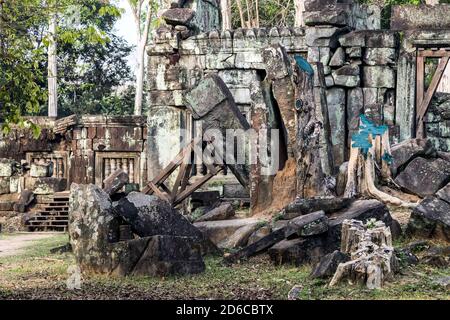 Prasat Krahom, das zweitgrößte Bauwerk auf Koh Ker. Archäologische Landschaft von Koh Ker an der Angkor Wat-Stätte im Nordwesten Kambodschas Stockfoto