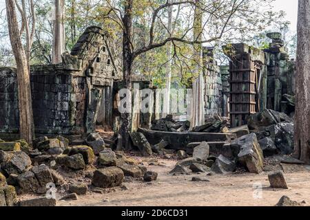 Prasat Krahom, das zweitgrößte Bauwerk auf Koh Ker. Archäologische Landschaft von Koh Ker an der Angkor Wat-Stätte im Nordwesten Kambodschas Stockfoto