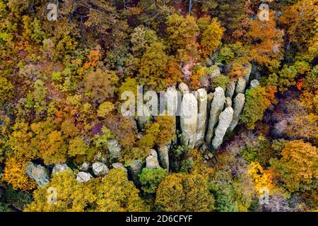 Der Saint Gerorge ist ein etwa 4 Millionen Jahre alter Vulkanhügel. Der ungarische Name ist Szent György hegy. Es gibt die ikonische riesige Basaltsäule Stockfoto