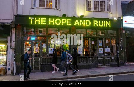 Das Hope and Ruin Pub und Musiklokal in Queens Road Brighton England Großbritannien Stockfoto