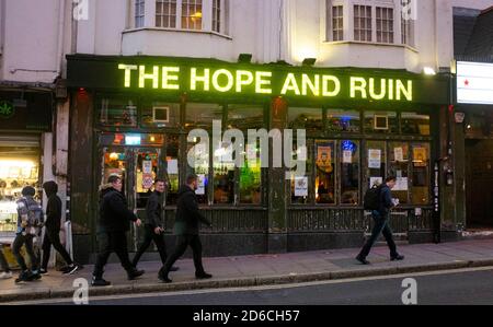 Das Hope and Ruin Pub und Musiklokal in Queens Road Brighton England Großbritannien Stockfoto