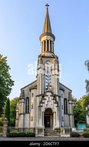 Frankreich, Orne, Bagnoles de l'Orne, Sacre Coeur Kirche im Art Deco Stil // Frankreich, Orne (61), Bagnoles-de-l'Orne, église du Sacré-Coeur de style Art dé Stockfoto