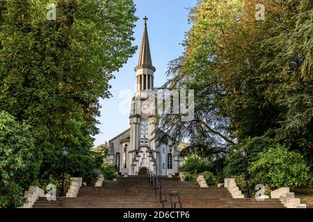 Frankreich, Orne, Bagnoles de l'Orne, Sacre Coeur Kirche im Art Deco Stil // Frankreich, Orne (61), Bagnoles-de-l'Orne, église du Sacré-Coeur de style Art dé Stockfoto