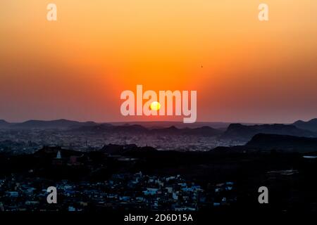 Sonnenuntergang in Jodhpur Stadt Luftaufnahme von oben auf Mehrangarh Oder Mehran Fort Stockfoto