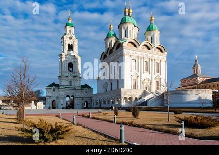 Schöne Aussicht auf die Kathedrale in Astrachan kreml, Russland Stockfoto