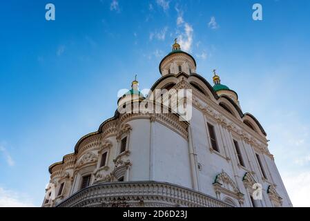 Schöne Aussicht auf die Kathedrale in Astrachan kreml, Russland Stockfoto