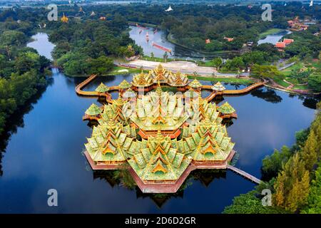 Pavillon der erleuchteten, alten Stadt in der provinz samut prakan, Thailand. Stockfoto