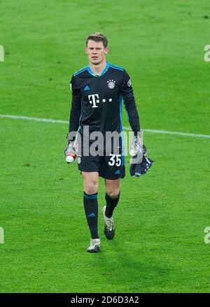 Alexander NUEBEL, Torwart FCB 35 ganze Figur, Aktion, Einzelbild, Einzelbild, Freisteller, Ganzkoerperaufnahme, ganze Figur. FC BAYERN MÜNCHEN - 1.FC DUEREN 3-0 DFB-Pokal erste Runde, Deutsche Fußball-Trophäe , München, Oktober 15, 2020 Saison 2020/2021, Fußball, München, München © Peter Schatz / Alamy Live News Stockfoto