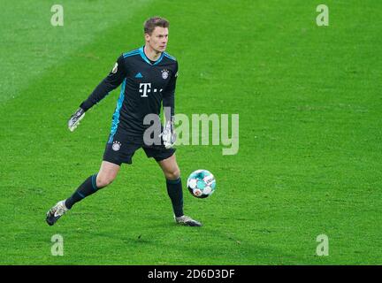 Alexander NUEBEL, Torwart FCB 35 ganze Figur, Aktion, Einzelbild, Einzelbild, Freisteller, Ganzkoerperaufnahme, ganze Figur. FC BAYERN MÜNCHEN - 1.FC DUEREN 3-0 DFB-Pokal erste Runde, Deutsche Fußball-Trophäe , München, Oktober 15, 2020 Saison 2020/2021, Fußball, München, München © Peter Schatz / Alamy Live News Stockfoto