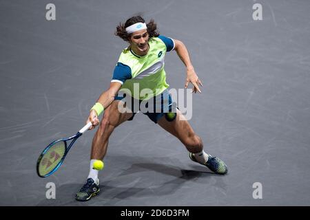 Köln, Deutschland. Oktober 2020. Tennis: ATP Tour, Einzel, Männer, Viertelfinale, A. Zverev (Deutschland) - Harris (Südafrika). Lloyd Harris in Aktion. Quelle: Marius Becker/dpa/Alamy Live News Stockfoto