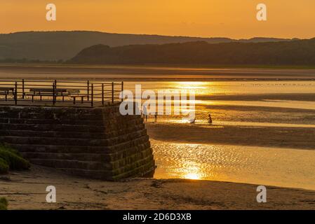 Sonnenuntergang am Arnside Pier, Arnside, Cumbria, Großbritannien Stockfoto
