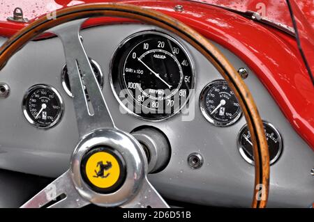 Klassisches Ferrari Armaturenbrett Stockfoto