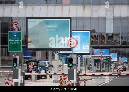 28.06.2020, Frankfurt am Main, Hessen, Deutschland - wenig Verkehr am Terminal 1 (Abflüge) am Frankfurter Flughafen aufgrund der Coronakrise. 00A200628D158CA Stockfoto