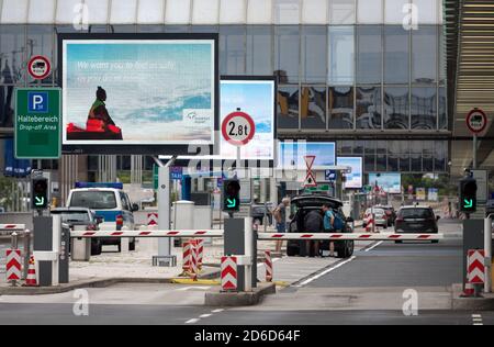 28.06.2020, Frankfurt am Main, Hessen, Deutschland - wenig Betrieb am Terminal 1 (Abflüge) am Frankfurter Flughafen aufgrund der Coronakrise. 00A200628D Stockfoto