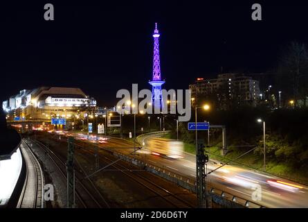 01.04.2019, Berlin, Deutschland - Blick auf den ICC und den Funkturm bei Nacht. 00S190401D119CAROEX.JPG [MODEL RELEASE: NO, PROPERTY RELEASE: NO (C) CAR Stockfoto