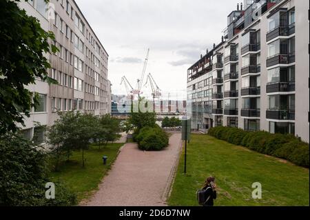 24.06.2018, Helsinki, , Finnland - Wohngebiet mit Wohnhäusern im Zentrum der finnischen Hauptstadt. 0SL180624D021CAROEX.JPG [MODELL RELEA Stockfoto