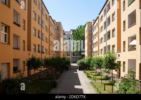 13.06.2019, Berlin, , Deutschland - Europa - renovierte Mietwohnungen in Mehrfamilienhäusern im Stadtteil Moabit im Bezirk Mitte. 0SL190613D02 Stockfoto