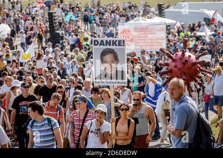 20.09.2020, Düsseldorf, Nordrhein-Westfalen, Deutschland - Demonstration gegen die Gesundheitspolitik der Bundesregierung und Maßnahmen zur Begrenzung der Streumunung Stockfoto