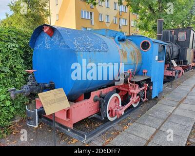 Sochaczew, Polen - 07.07.2020. Lokomotive angetrieben durch Dampf im Freilichtmuseum in Sochaczew. Unermüdliche Dampfmaschine aus einer Fabrik in Chemnit Stockfoto