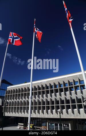 STAVANGER, NORWEGEN - 20. JULI 2020: Schwimmhalle (Svemmehall) Gebäude in Stavanger. Die funktionalistische brutalistische Architektur wurde von Gert Wal entworfen Stockfoto