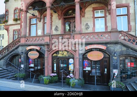 MÖNCHENGLADBACH, DEUTSCHLAND - 18. SEPTEMBER 2020: Restaurant Ratskeller im Stadtteil Rheydt von Mönchengladbach, einer bedeutenden Stadt in Nordrhein-Westfalen r Stockfoto