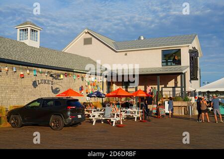 PORTLAND, ME -7 AUG 2020- Blick auf das Luke's Lobster Shack Restaurant im alten Hafen in Portland, Maine, USA. Stockfoto