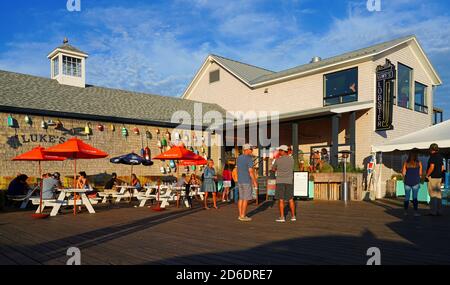 PORTLAND, ME -7 AUG 2020- Blick auf das Luke's Lobster Shack Restaurant im alten Hafen in Portland, Maine, USA. Stockfoto