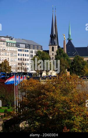 Blick auf die Stadt mit Kathedrale Notre Dame, Luxemburg-Stadt, Großherzogtum Luxemburg Stockfoto