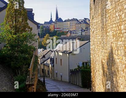 Rue de Treves in der Unterstadt Grund, Luxemburg-Stadt, Großherzogtum Luxemburg Stockfoto