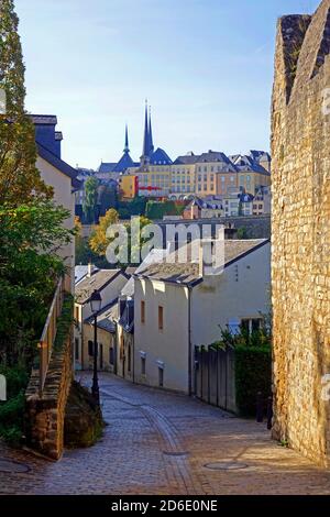 Rue de Treves in der Unterstadt Grund, Luxemburg-Stadt, Großherzogtum Luxemburg Stockfoto