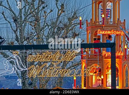 Weihnachtsmarkt am Place de la Constitution, Luxemburg-Stadt, Großherzogtum Luxemburg Stockfoto