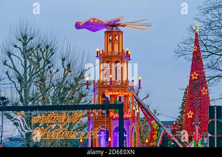 Weihnachtsmarkt am Place de la Constitution, Luxemburg-Stadt, Großherzogtum Luxemburg Stockfoto
