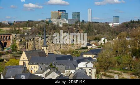 Blick über die Unterstadt Grund mit der Abtei Neumünster auf das Kirchberg-Plateau, Luxemburg-Stadt, Großherzogtum Luxemburg Stockfoto