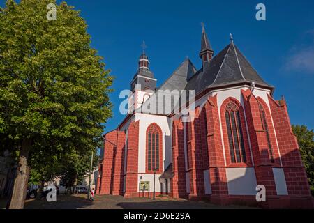 Katholische Pfarrkirche am Kirchplatz, Kirchberg, Hunsrück, Rheinland-Pfalz, Deutschland Stockfoto