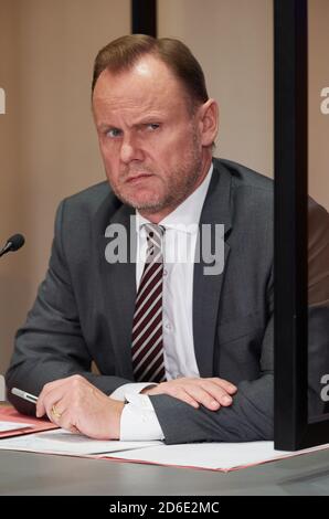 Hamburg, Deutschland. Oktober 2020. Andy Grote (SPD), Senator des Innern, hält eine Pressekonferenz über die Verschärfung der Corona-Regeln aufgrund steigender Infektionszahlen ab. Quelle: Georg Wendt/dpa/Alamy Live News Stockfoto