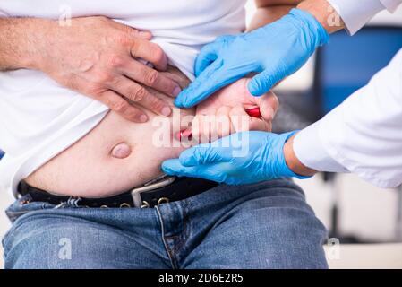 Patient leidet an Diabetes Hausarzt Stockfoto