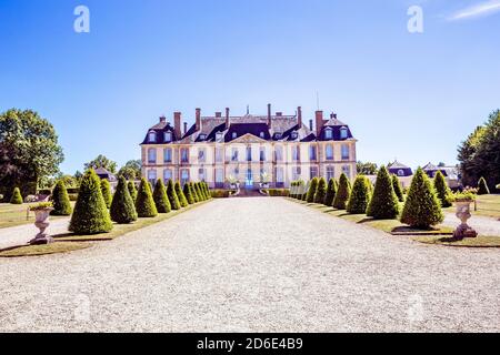 LA MOTTE TILLY, FRANKREICH, August 07, 2016: Fassaden und Gärten von La Motte Tilly schloss, August 07, 2016 in La Motte Tilly, Aube, Frankreich Stockfoto