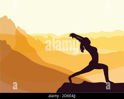 Silhouette des Mädchens praktiziert Yoga. Berge im Hintergrund. Sonnenaufgang, Yoga Sonne Gruß. Gesunder Lebensstil. Stockfoto