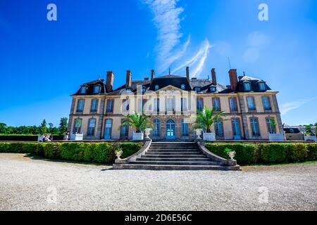 LA MOTTE TILLY, FRANKREICH, August 07, 2016: Fassaden und Gärten von La Motte Tilly schloss, August 07, 2016 in La Motte Tilly, Aube, Frankreich Stockfoto