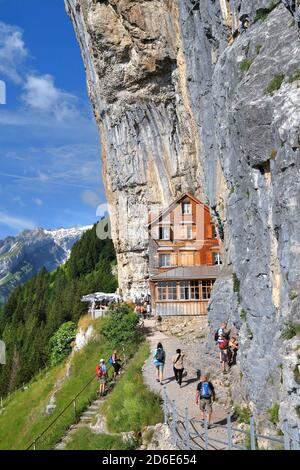 Berggasthaus Aescher-Wildkirchli im Alpsteingebirge, Wasserauen, Appenzeller Alpen, Appenzeller Land, Kanton Appenzell-Innerrhoden, Schweiz Stockfoto