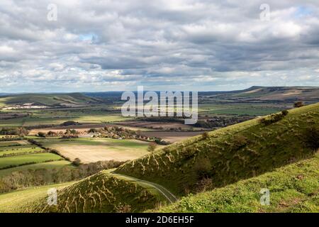 Blick über die Sussex Landschaft in Richtung Firle Beacon, von Kingston Ridge entlang der South Downs Way Stockfoto