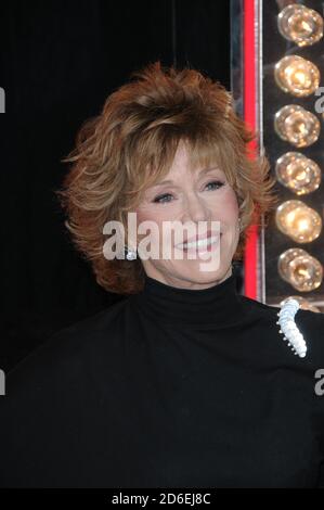 JANE FONDA kommt zur LA-Premiere von 'Burlesque' im Grauman's Chinese Theatre, Hollywood Stockfoto